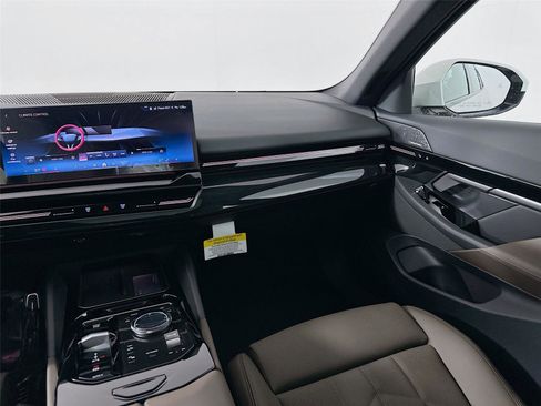 New 2026 BMW 530i xDrive w/ M Sport Package image 25