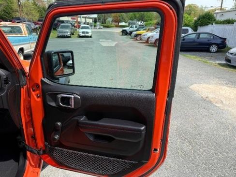 Used 2018 Jeep Wrangler Unlimited Sport image 9