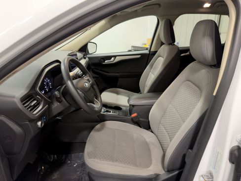 Used 2020 Ford Escape SE image 4