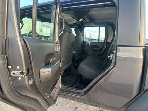 Used 2021 Jeep Gladiator Sport image 29