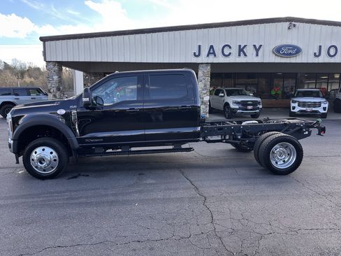 Used 2025 Ford F450 Lariat w/ Snow Plow Prep Package image 1