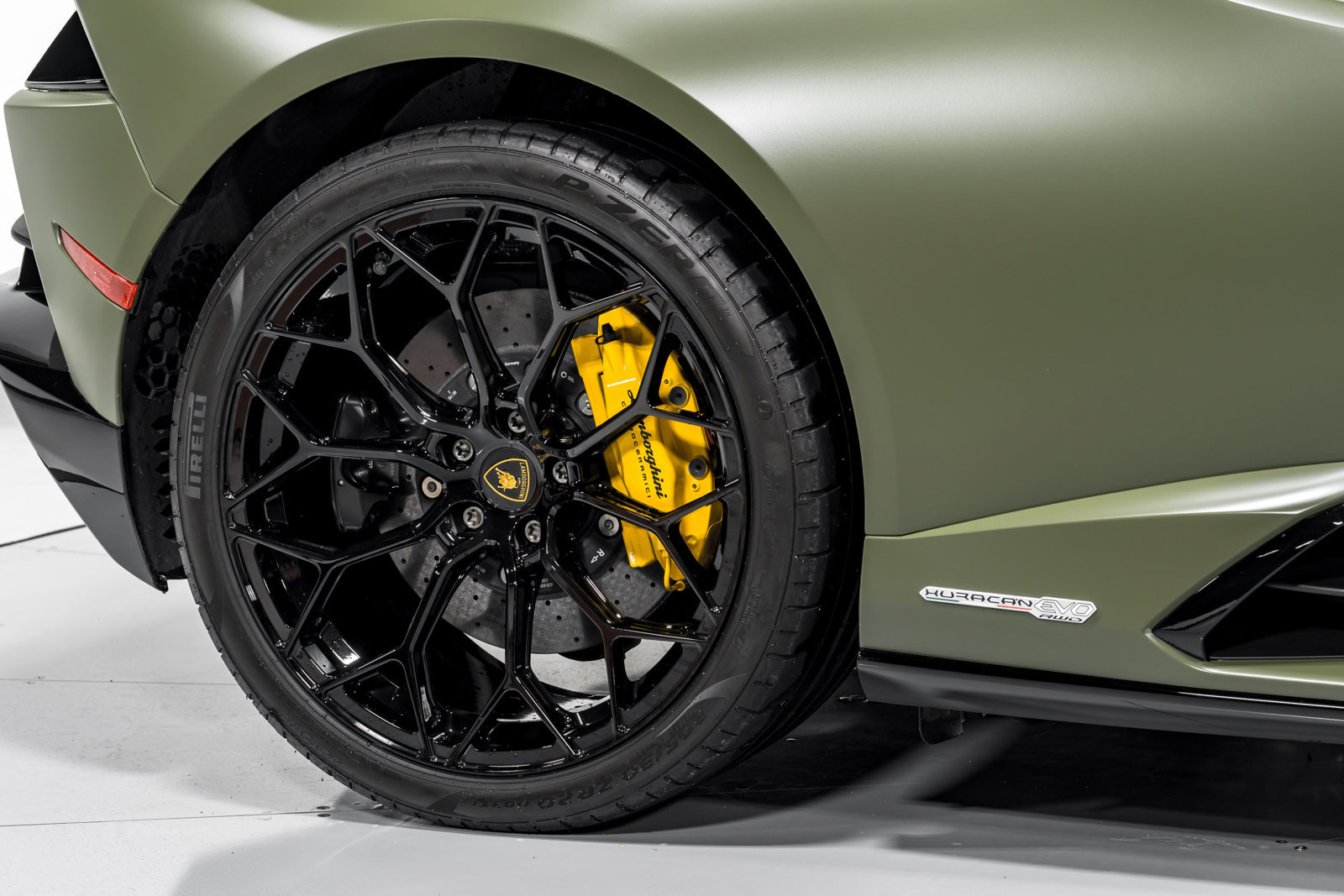 Used 2022 Lamborghini Huracan EVO RWD image 49