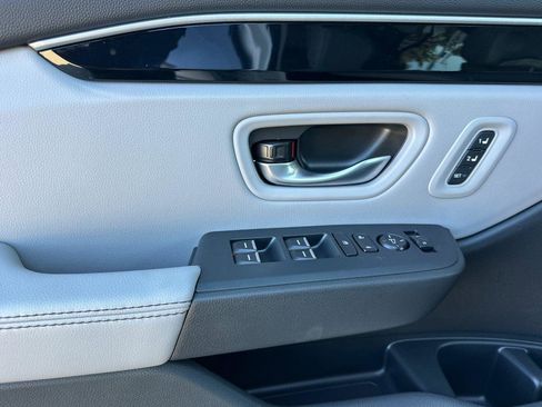 New 2025 Honda Pilot Touring image 11