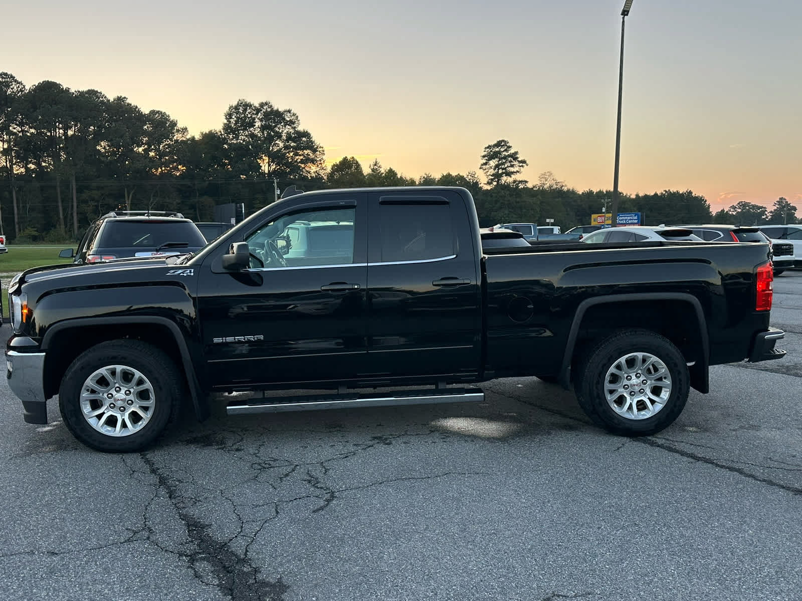 Used 2019 GMC Sierra 1500 SLE w/ SLE Value Package AWD/4WD image 11