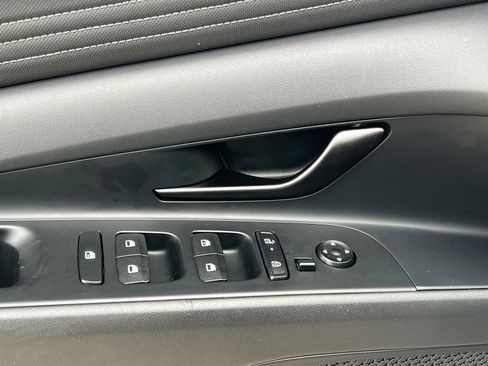 Certified 2025 Hyundai Elantra Sport image 24