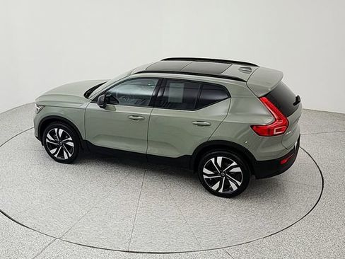 Certified 2025 Volvo XC40 B5 Plus AWD/4WD image 15