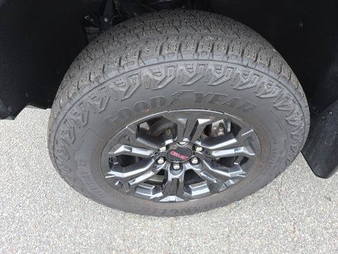 Used 2025 GMC Canyon Elevation w/ Convenience Package AWD/4WD image 12