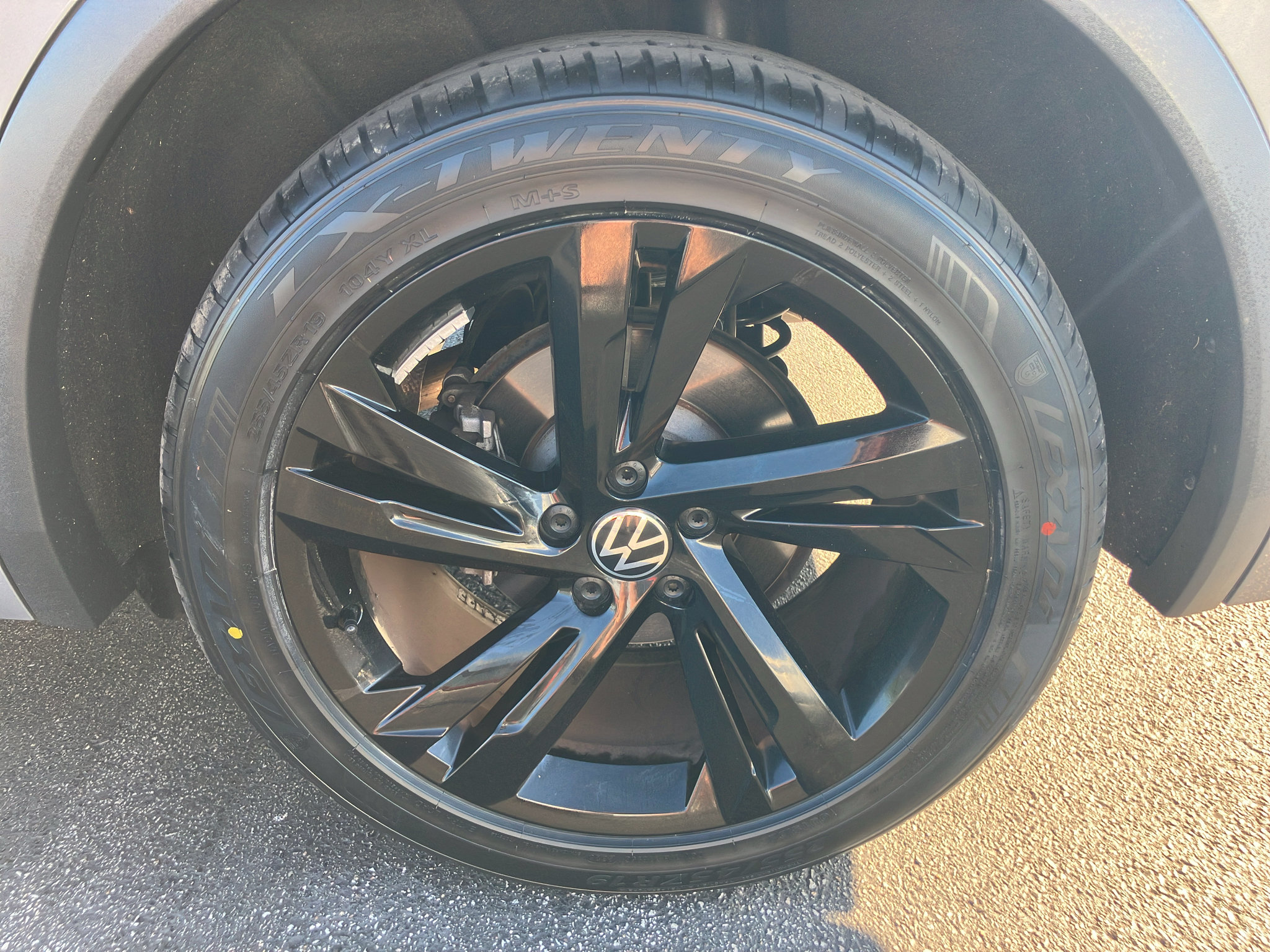 Used 2023 Volkswagen Tiguan SE R-Line FWD image 12