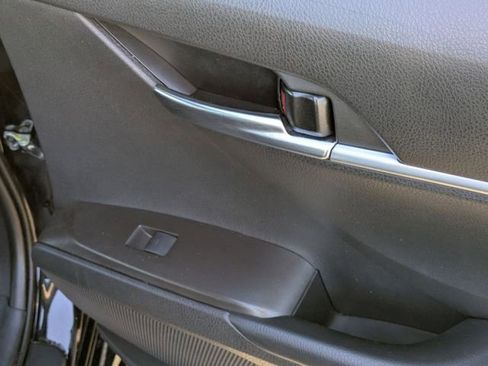 Used 2022 Toyota Camry SE image 35