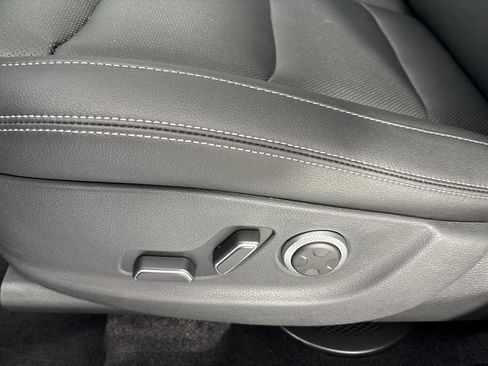New 2026 Genesis GV70 2.5T AWD/4WD image 14