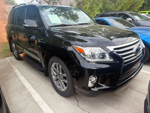 Used 2014 Lexus LX 570 4WD image 2