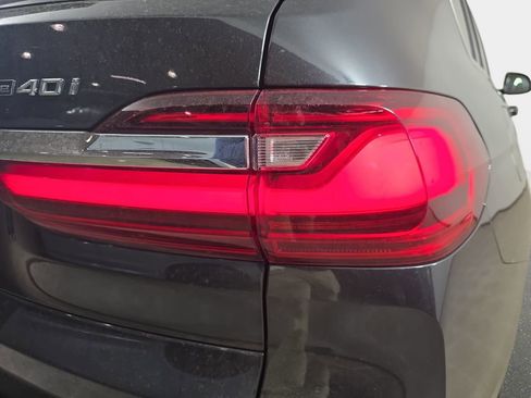 Used 2022 BMW X7 xDrive40i w/ Premium Package AWD/4WD image 39