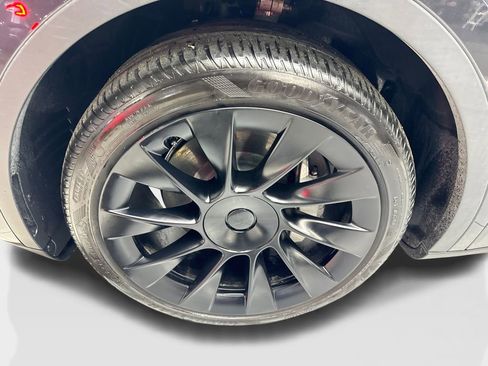 Used 2024 Tesla Model Y Long Range AWD/4WD image 84