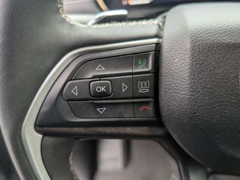 Used 2023 Jeep Grand Cherokee L Limited w/ Luxury Tech Group II image 18