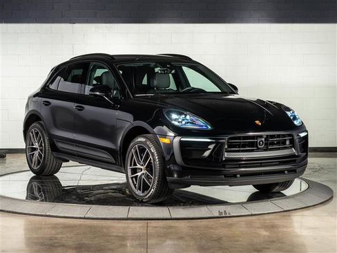 Certified 2026 Porsche Macan AWD/4WD image 7