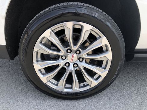 Used 2024 GMC Yukon XL Denali AWD/4WD image 13