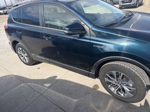 Used 2018 Toyota RAV4 XLE w/ Convenience Package image 2