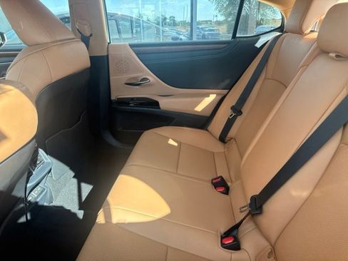 Certified 2025 Lexus ES 350 w/ Premium Package FWD image 9