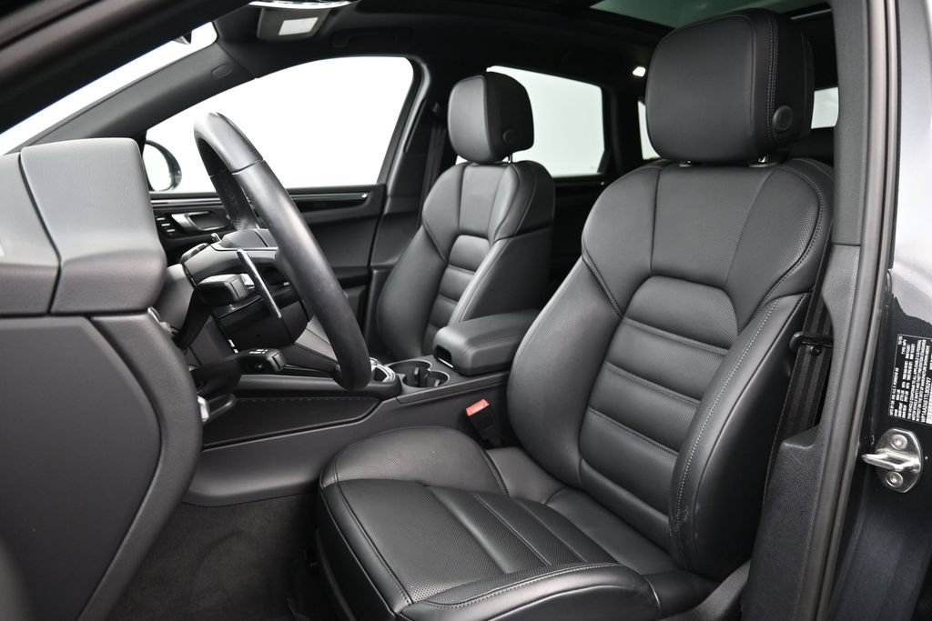 Certified 2026 Porsche Macan AWD/4WD image 5
