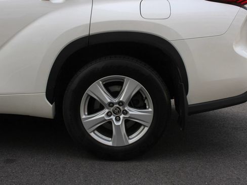 Used 2020 Toyota Highlander L AWD/4WD image 10
