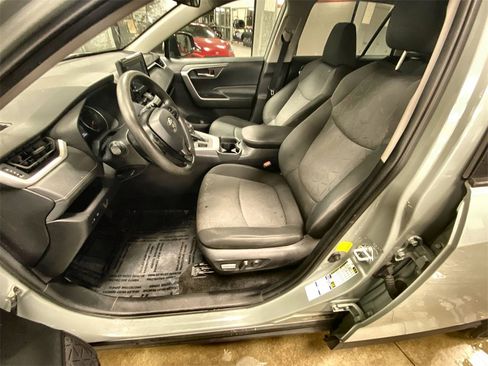 Used 2021 Toyota RAV4 XLE image 5