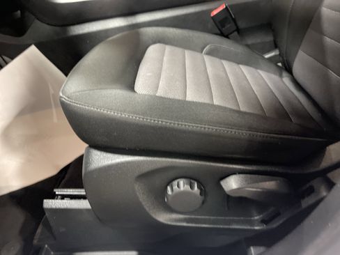 Used 2022 Ford Edge SE image 9