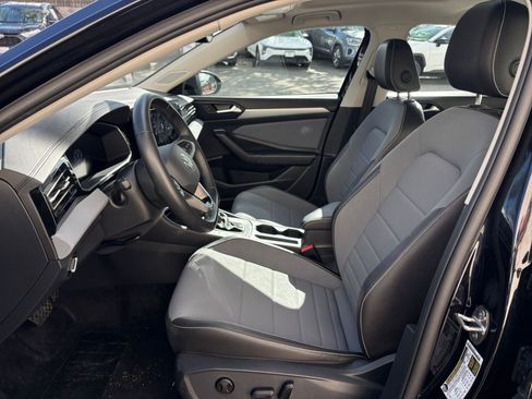 Used 2025 Volkswagen Jetta SE image 27