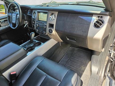 Used 2017 Ford Expedition XLT w/ Equipment Group 202A RWD image 25