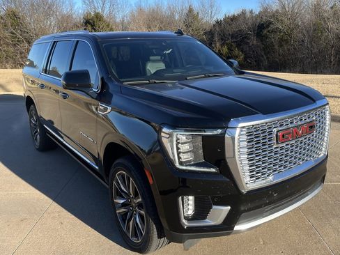 Used 2022 GMC Yukon XL Denali w/ Denali Ultimate Package image 4