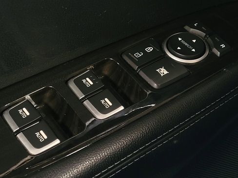 Used 2020 Kia Sorento LX image 27