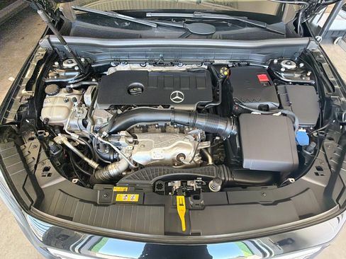 Used 2023 Mercedes-Benz GLB 250 4MATIC w/ Premium Package image 36