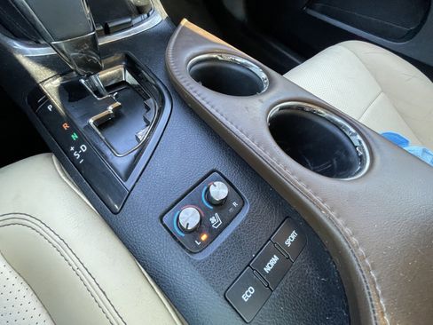 Used 2013 Toyota Avalon Limited FWD image 21