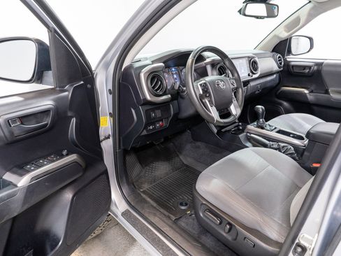 Used 2021 Toyota Tacoma SR5 AWD/4WD image 13