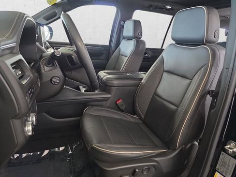 Used 2023 GMC Yukon SLT w/ SLT Premium Package AWD/4WD image 16