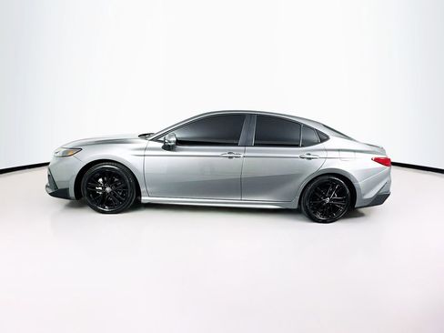 Used 2025 Toyota Camry SE w/ Convenience Package image 6