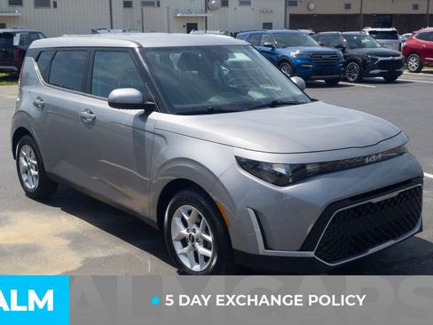 Used 2024 Kia Soul LX w/ Option Group 015 FWD image 4