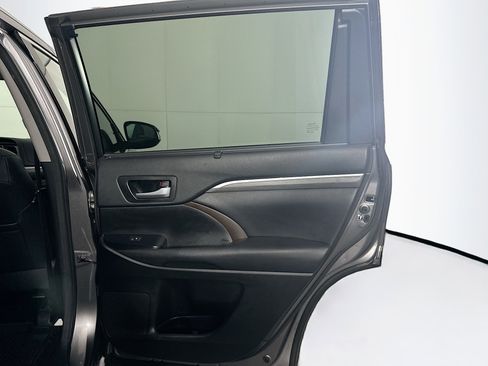 Used 2017 Toyota Highlander Limited image 32