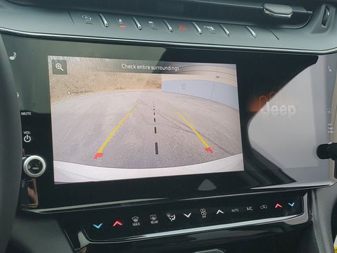 New 2026 Jeep Grand Cherokee Altitude image 17