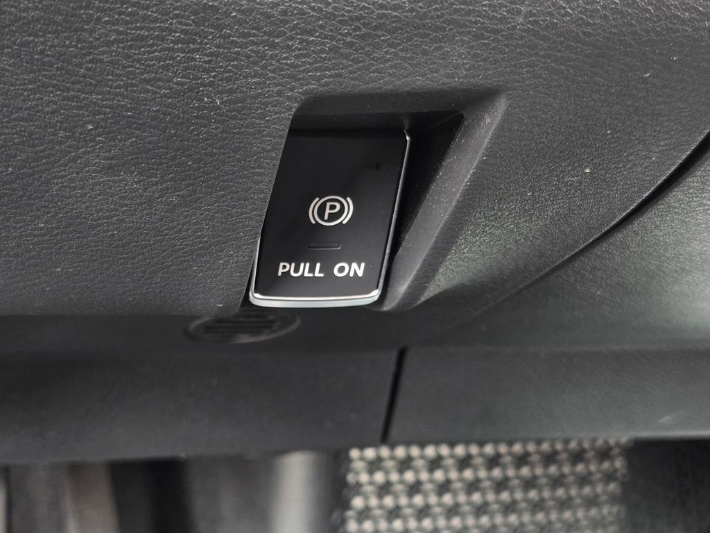 Used 2023 Nissan Ariya FWD image 21