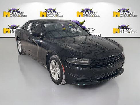 Used 2020 Dodge Charger SXT w/ Leather Interior Group RWD image 3