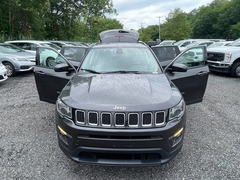 Used 2018 Jeep Compass Latitude w/ Popular Equipment Group AWD/4WD image 29