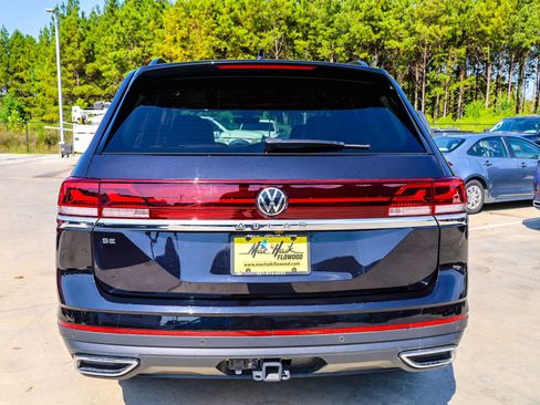 Used 2025 Volkswagen Atlas SE w/ Panoramic Sunroof Package FWD image 4