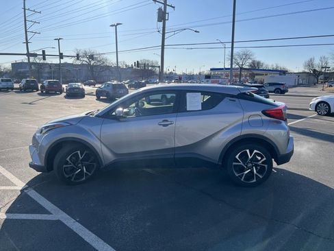 Used 2018 Toyota C-HR XLE image 3