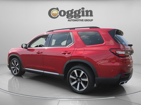 Used 2024 Honda Pilot Touring image 4