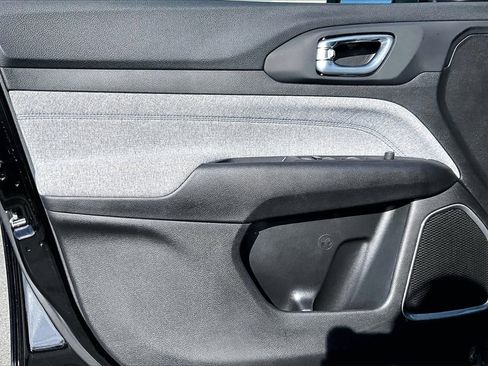 Certified 2025 Jeep Compass Latitude image 24