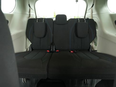 Used 2021 Chrysler Pacifica Touring FWD image 25