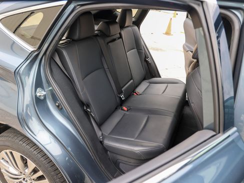 Certified 2024 Toyota Venza XLE AWD/4WD image 38