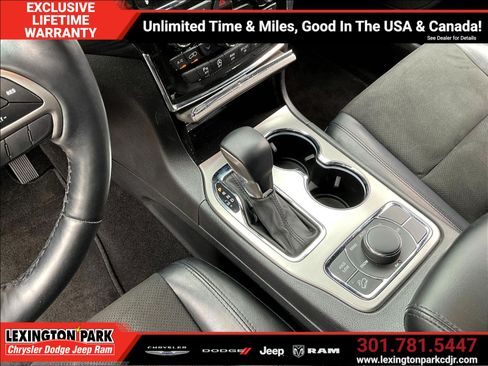 Used 2022 Jeep Grand Cherokee Laredo X AWD/4WD image 17