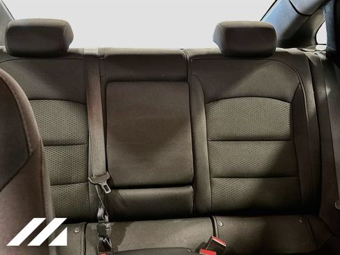 Used 2017 Chevrolet Malibu LT FWD image 29