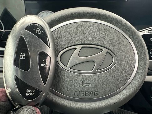 Used 2024 Hyundai Elantra SEL image 46